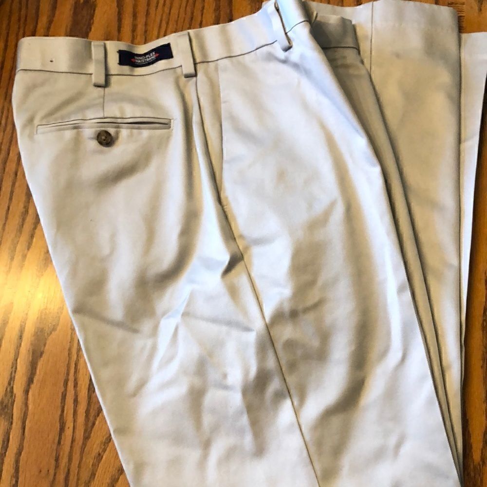 Roundtree &Yorke mens 34x30 khakis